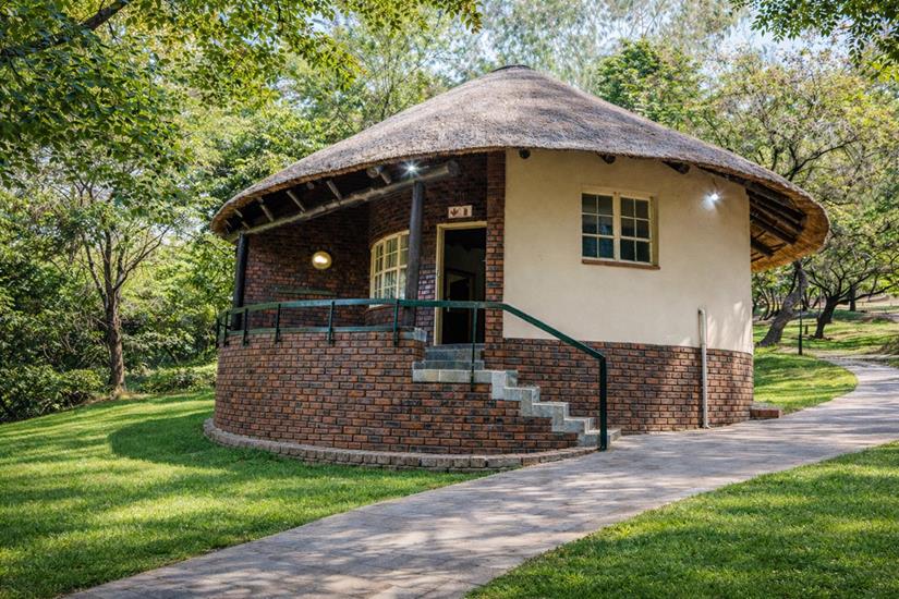 Badplaas, A Forever Resort: 4-Sleeper Rondavel. 2 bedrooms (1 double & 2 single rooms)