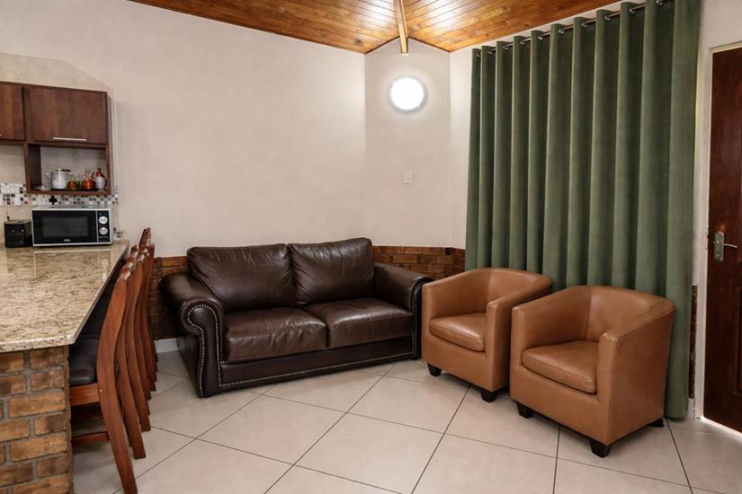 Badplaas, A Forever Resort: 6-Sleeper Chalet. 3 bedrooms (1 double bed & 4 single beds)