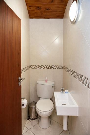 Badplaas, A Forever Resort: 6-Sleeper Chalet. 3 bedrooms (1 double bed & 4 single beds)