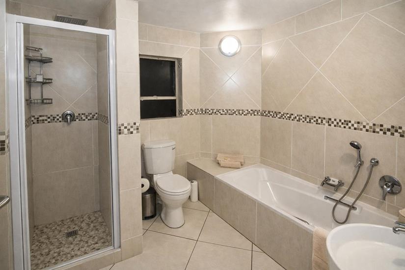 Badplaas, A Forever Resort: 6-Sleeper Chalet. 3 bedrooms (1 double bed & 4 single beds)