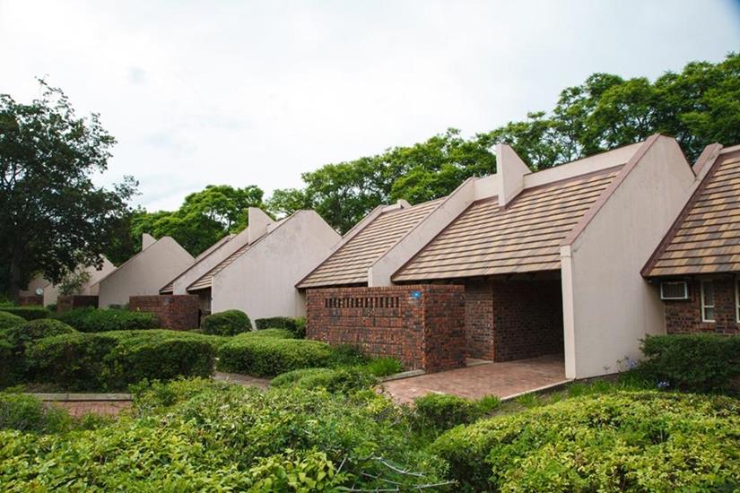 Badplaas, A Forever Resort: 4-Sleeper Chalet. 2 bedrooms (1 double bed & 2 single beds)